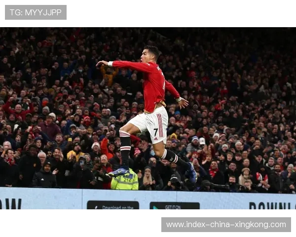 莱万中路停球转身一气呵成，拜仁锋线状态无可争议