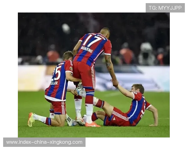 拜仁穆勒抢点破门老将依旧稳如铁塔