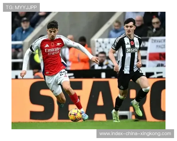 英超阿森纳前场逼抢收效,禁区内机会涌现