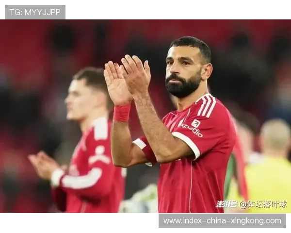 利物浦中场抢断后连续直塞，萨拉赫轻推完成致命一击